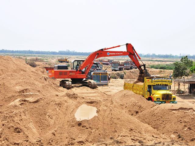 तहसीलदारानी ६० ब्रास वाळू जप्त केली, पण तस्कर मिळेना!