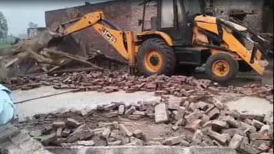 अतिक्रमण कारवाईतील दुहेरी न्याय: छोट्या अतिक्रमणधारकांवर कारवाई आणि मोठ्यांना सूट?