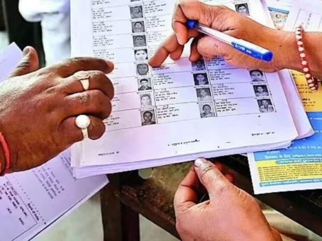धक्कादायक: कोरपना मतदार नोंदणी घोटाळ्यातील मुख्य आरोपी ‘मन्ने’ गुरुजींना चक्क मुख्याध्यापकपदी पदोन्नती!