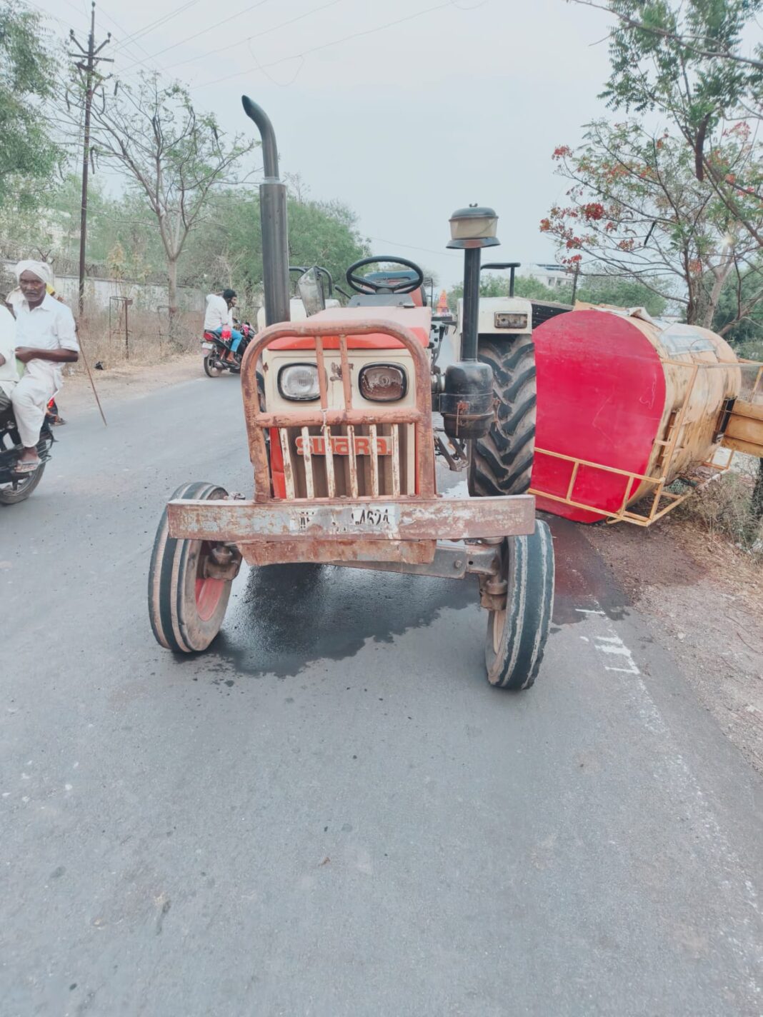 खाकीच्या नाकाखाली ‘विना नंबर’चा थरार; अपघातानंतरही पोलीस सुस्त की मस्त?